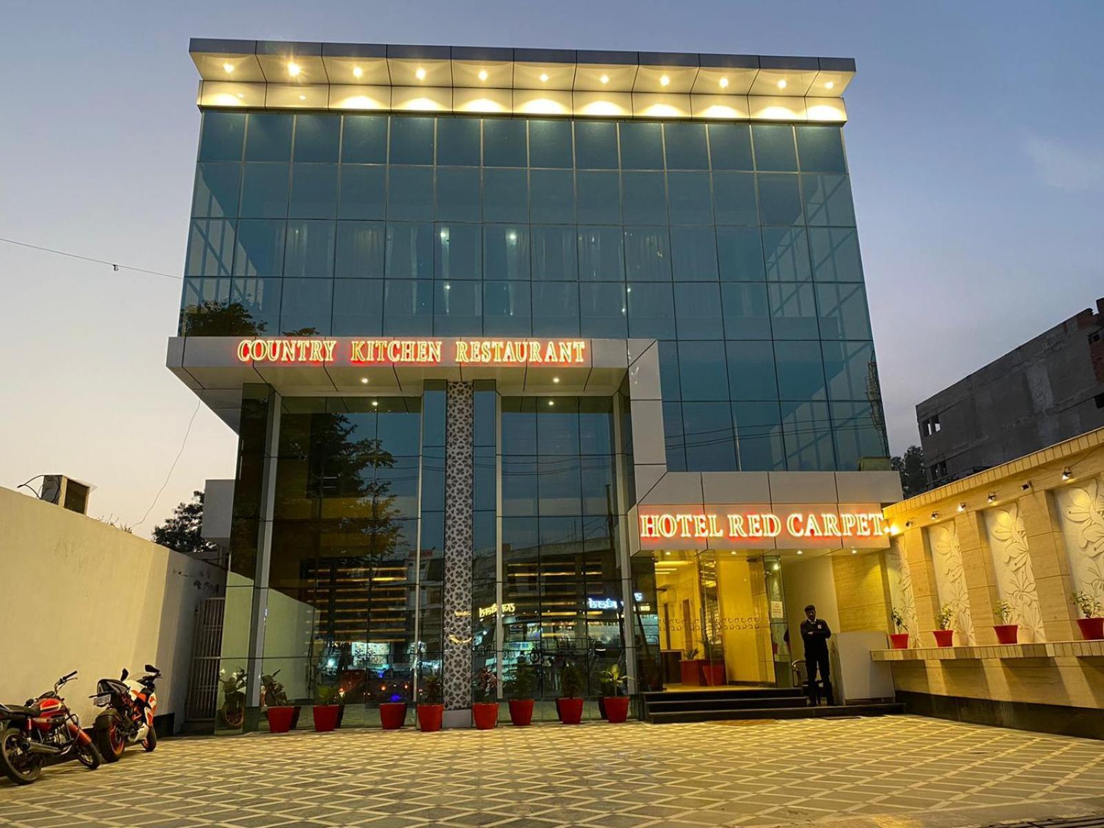 Hotel Red Carpet Tājganj Exterior foto