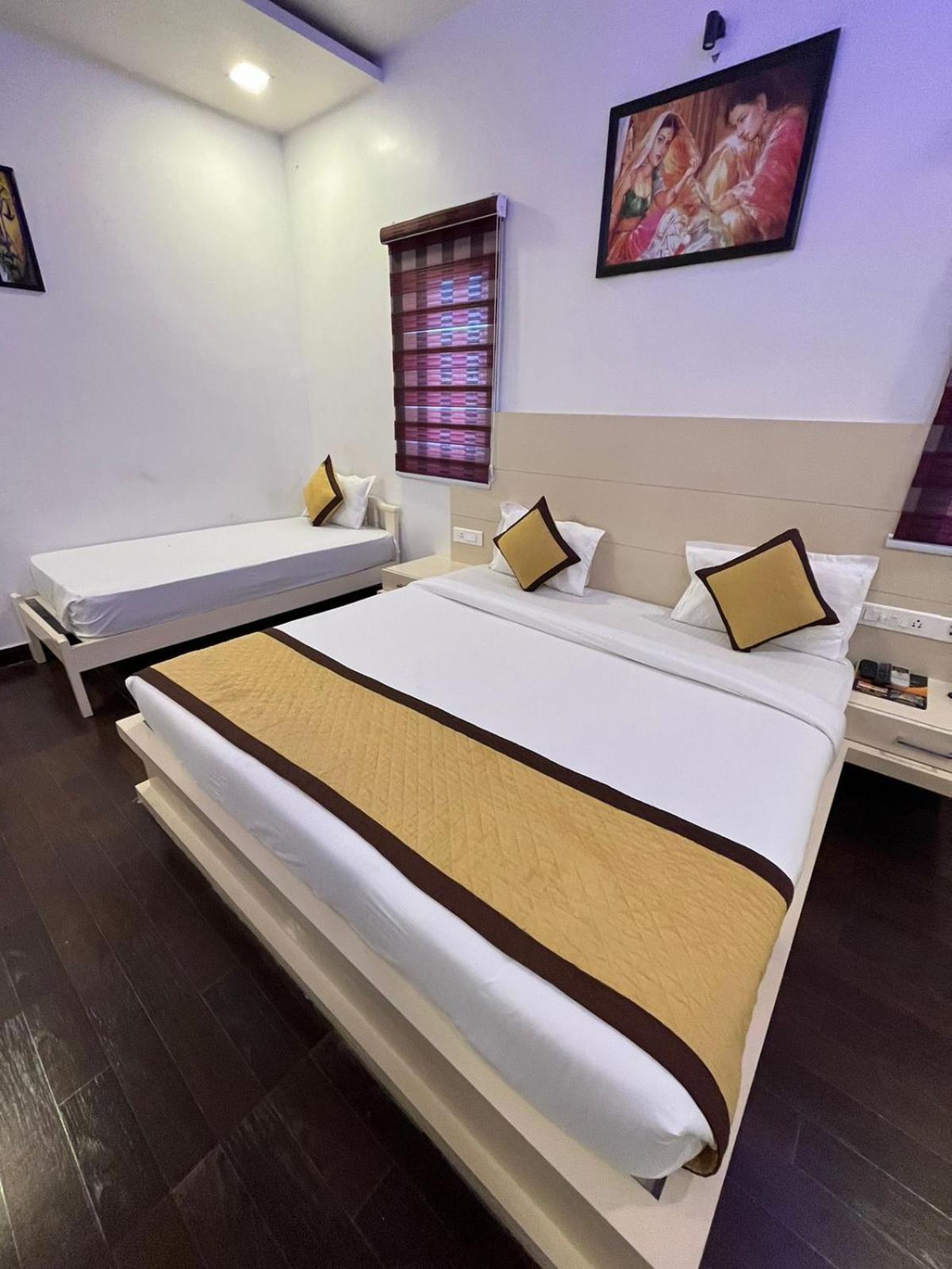 Hotel Red Carpet Tājganj Habitación foto